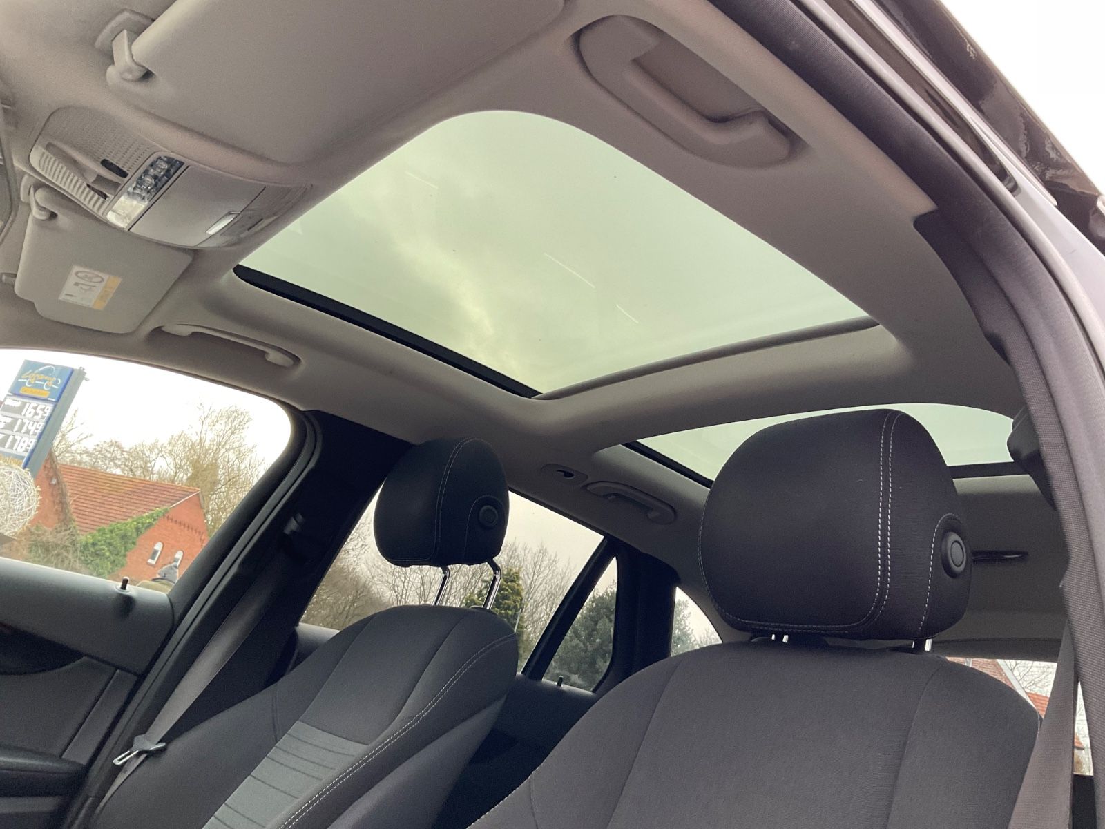 Fahrzeugabbildung Mercedes-Benz GLC 220 d 4MATIC Autom.AHK,Kamera,Distronic,LED