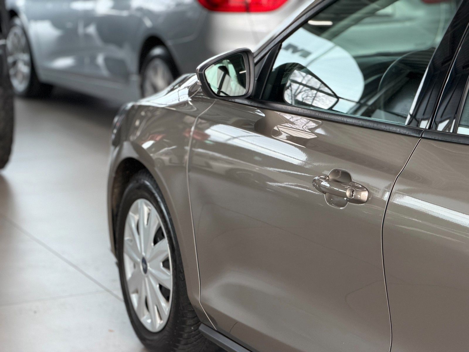Fahrzeugabbildung Ford Focus Limousine 1.0 Trend  "Winter-Paket  Klima"