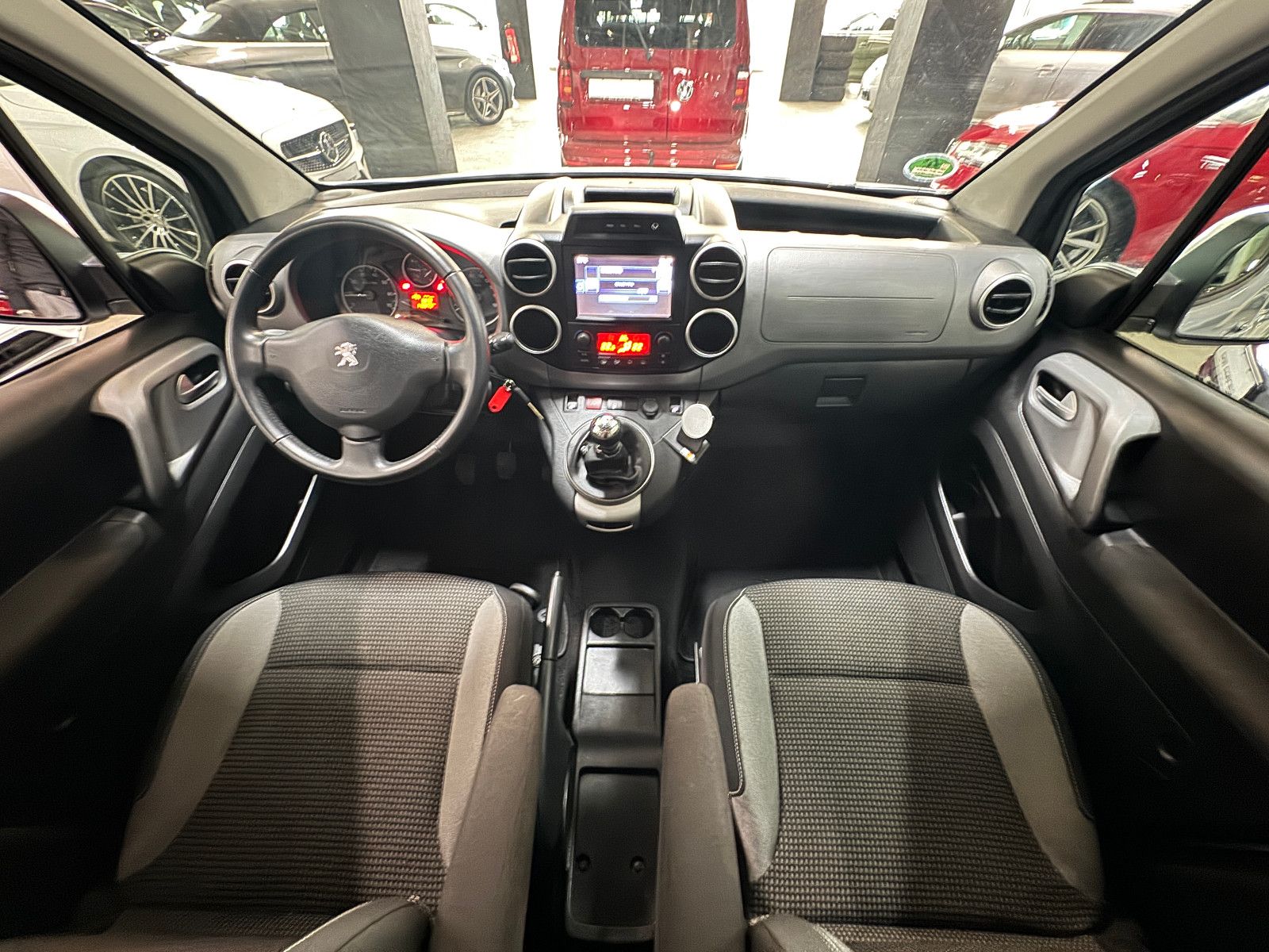 Fahrzeugabbildung Peugeot Partner Tepee 1.6 HDI ALLURE PDC SHZ KLIMA 2HAND