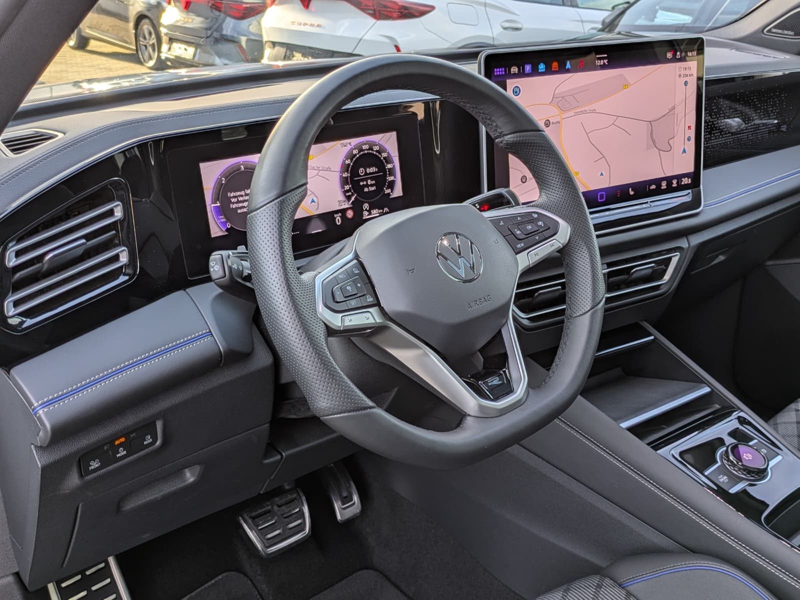 Fahrzeugabbildung Volkswagen Tiguan 2.0 TDI 4M R-Line PANO*H&K*AHK*MATRIX*20"