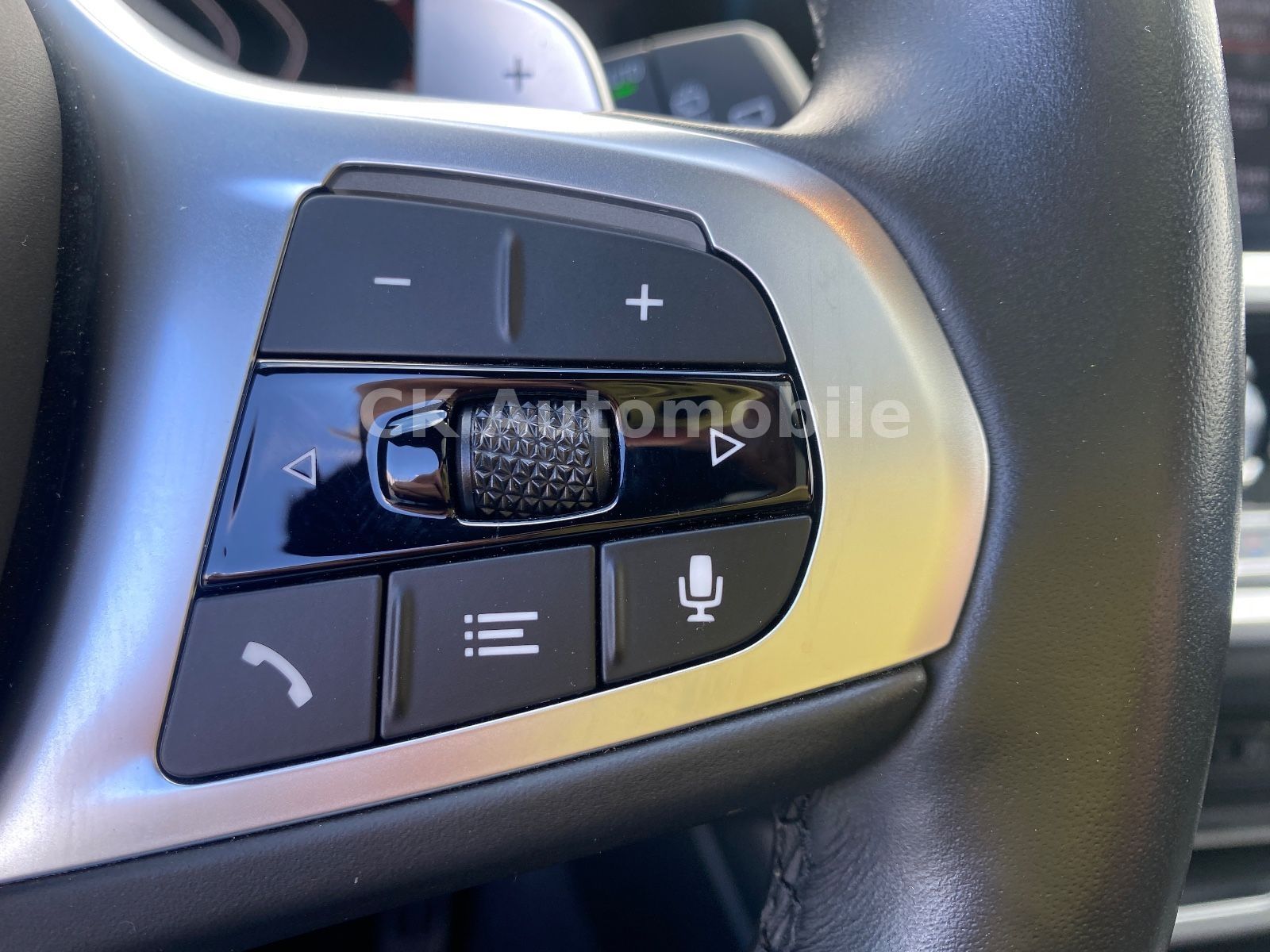 Fahrzeugabbildung BMW M340i Touring xDrive/Navi/HeadUP/Pano/360°