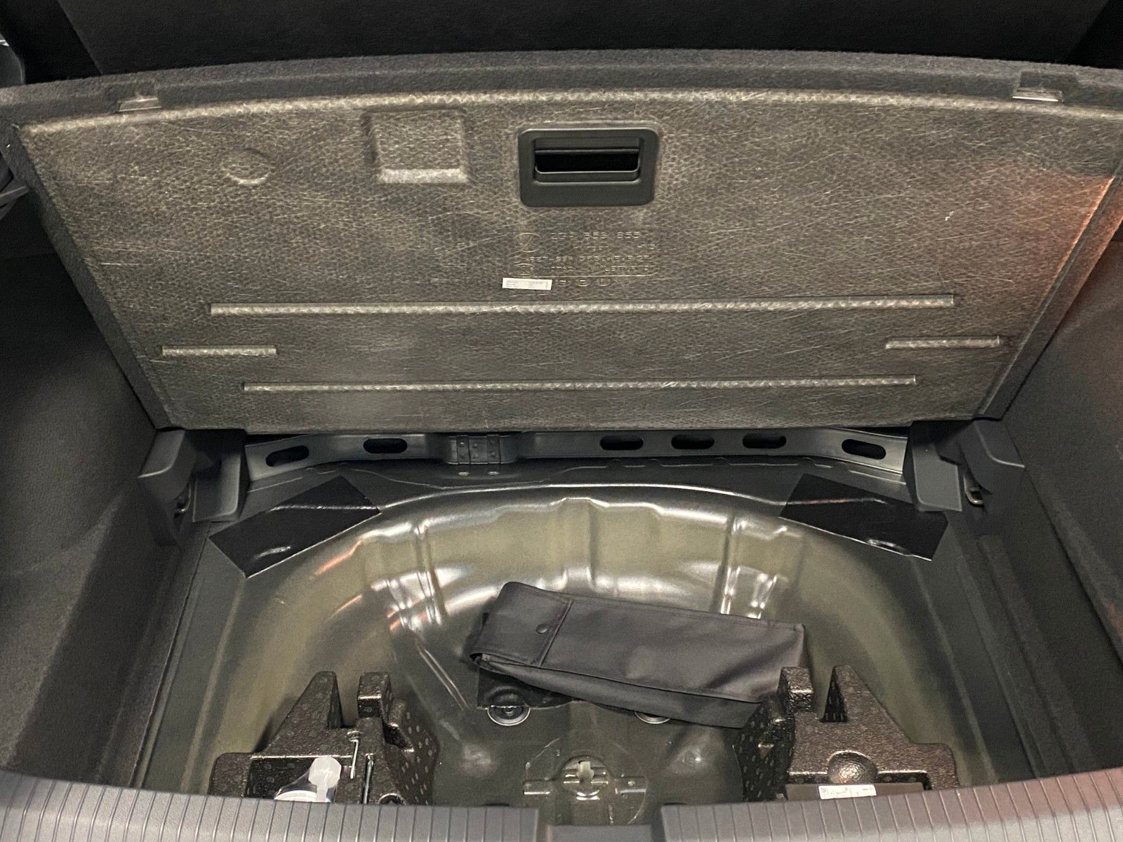 Fahrzeugabbildung Volkswagen T-Roc 1.5 TSI Life+KAMERA+ready2Discover+LED+16"