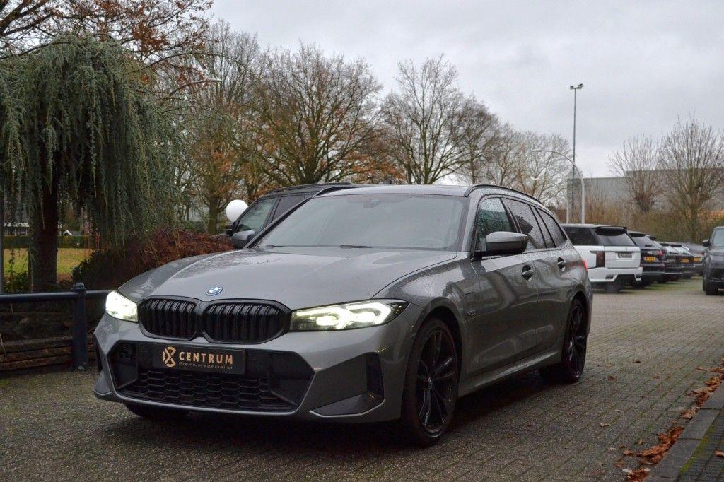 BMW 330 3-serie 330e M-Sport / Pano / Leder