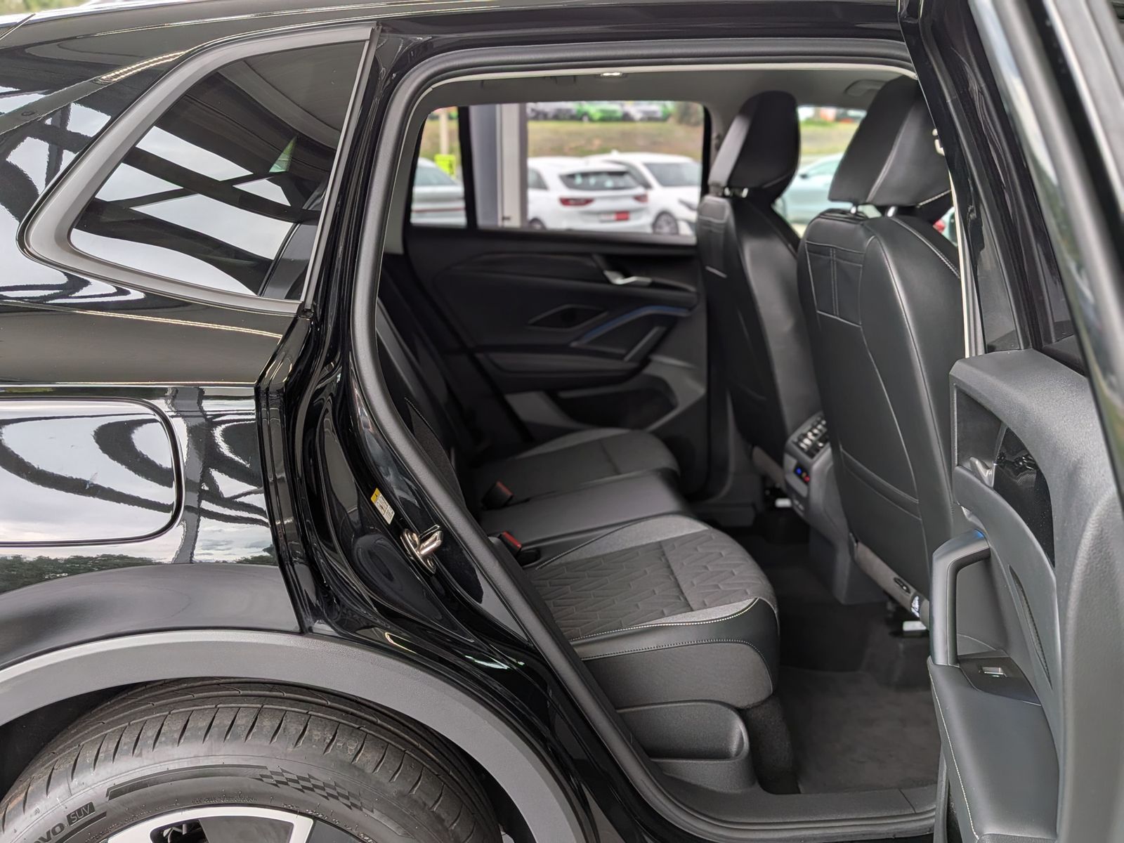 Fahrzeugabbildung Volkswagen Tiguan 1.5 eTSI ENERGY HD-Matrix 360 Pano AHK 19