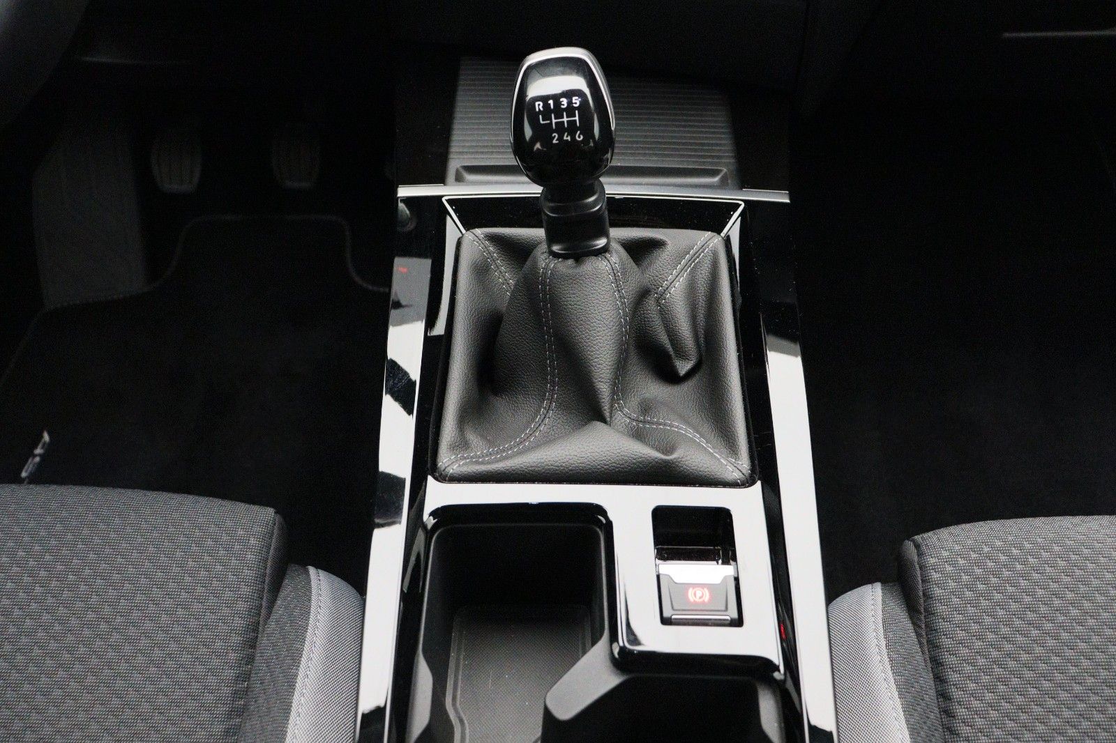 Fahrzeugabbildung Opel Astra L Sports Tourer 1.2 Enjoy