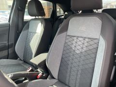 Fahrzeugabbildung Volkswagen Taigo 1.0 TSI DSG R-Line MATRIX NAVI KAMERA AHK