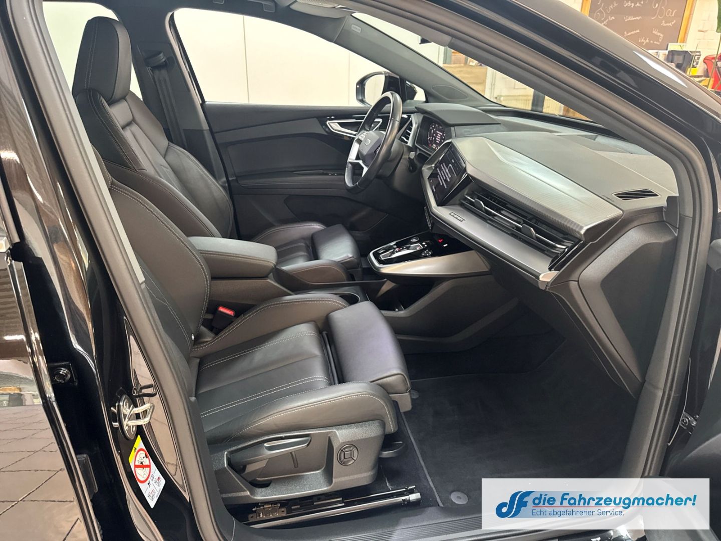 Fahrzeugabbildung Audi Q4 e-tron 45 quattro Sportpaket Navi Leder Digit