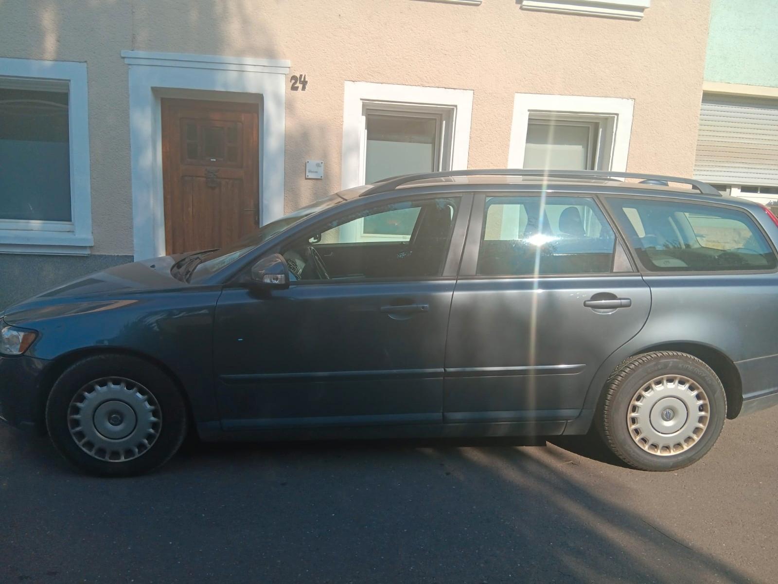 Volvo V50 2010 — rear view