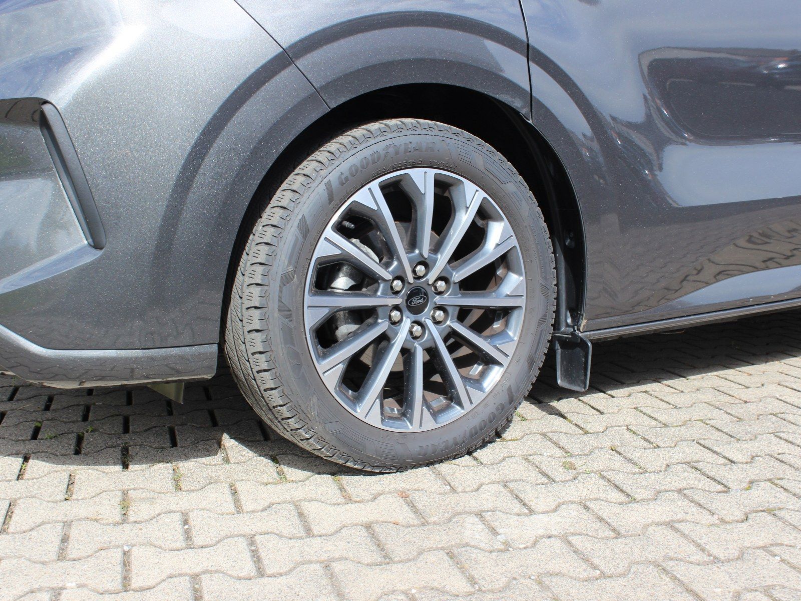 Fahrzeugabbildung Ford Tourneo Custom 320 L1 Tourneo Titanium X AWD
