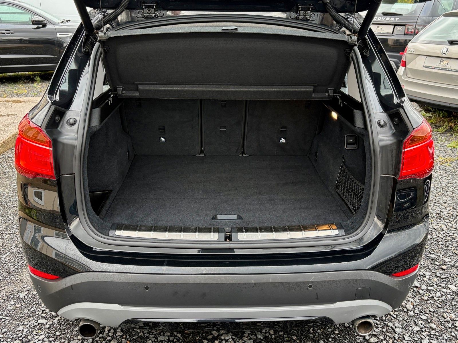 Fahrzeugabbildung BMW X1 xDrive25i Aut. SPORT LINE Navi LED HUD HiFi