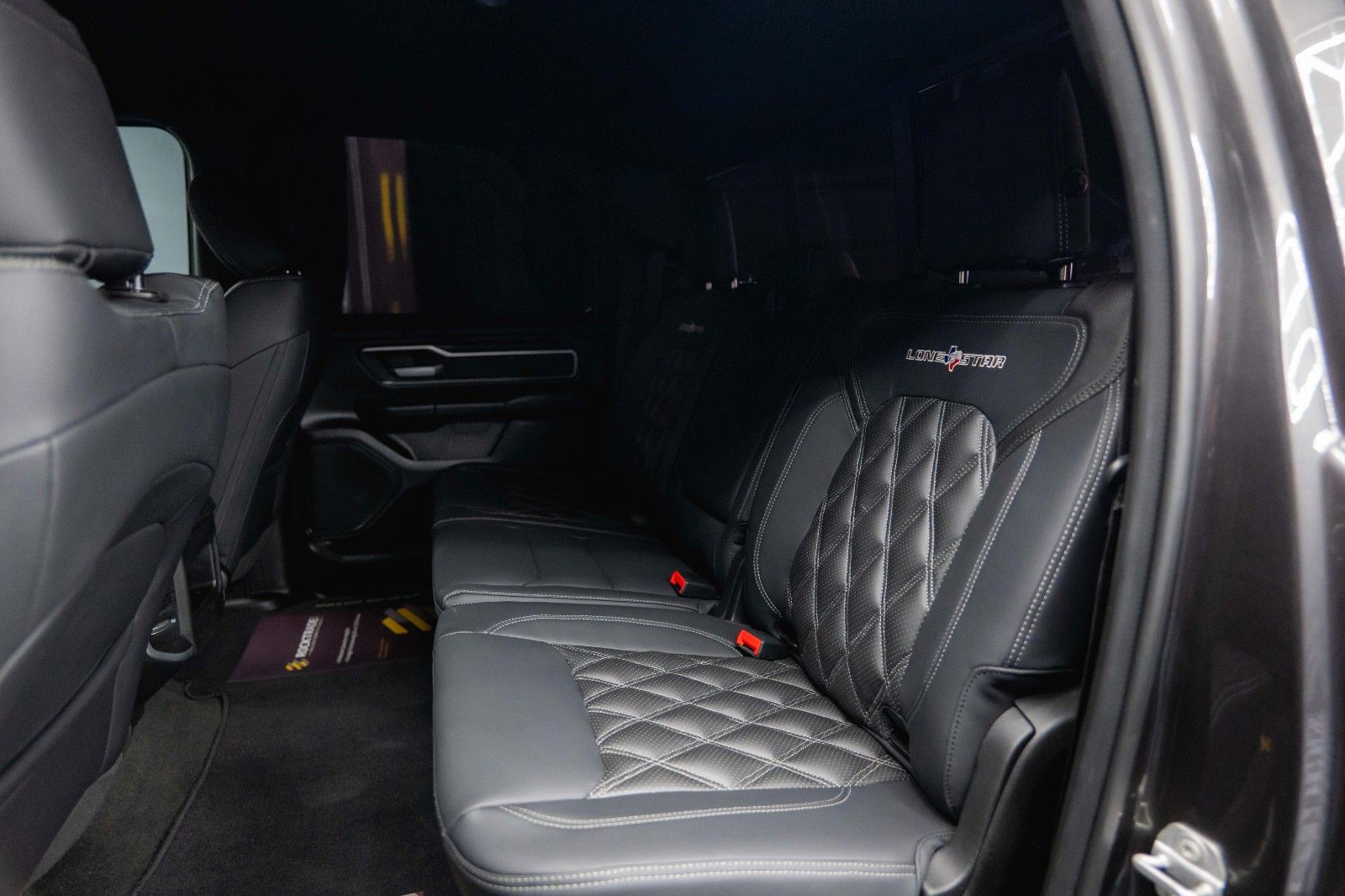 Fahrzeugabbildung Dodge RAM 5.7 V8 HEMI 4x4 OFFROAD Night-Paket *LED*19%