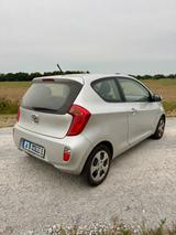 Kia Picanto 1.0 FIFA World Cup Edition - Kia Picanto: Cup