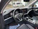 Volkswagen Touareg R-Line 4Motion Matrix Luft Head-Up Carpl - Volkswagen Touareg mit Benzin-Antrieb