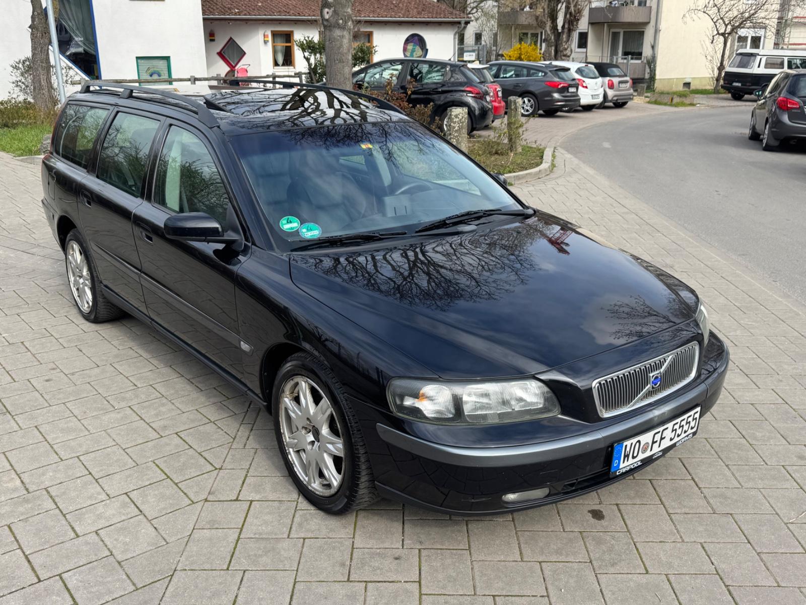 Volvo V70 2004 — interior