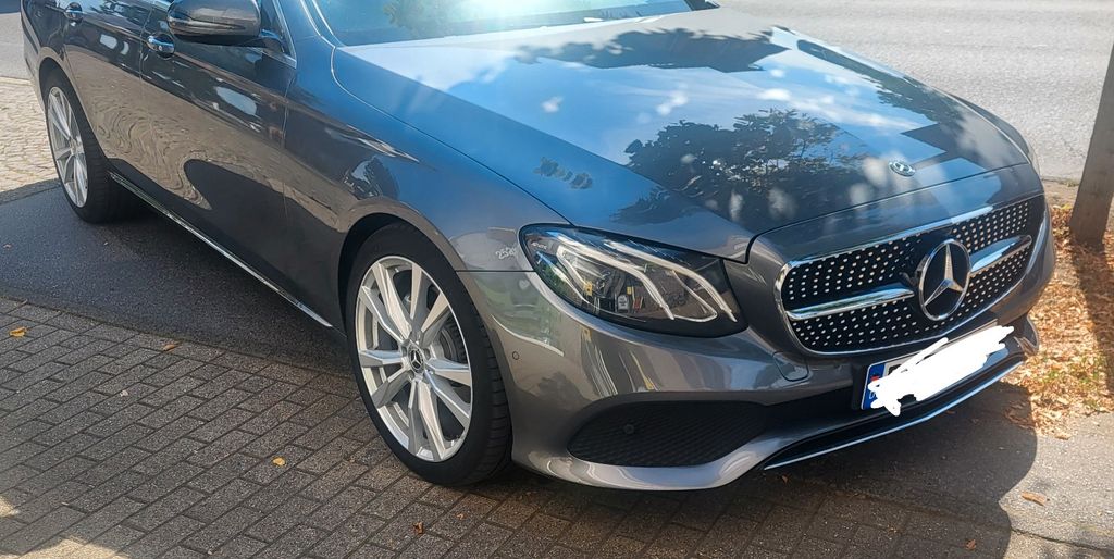 Image of Mercedes-Benz E 220