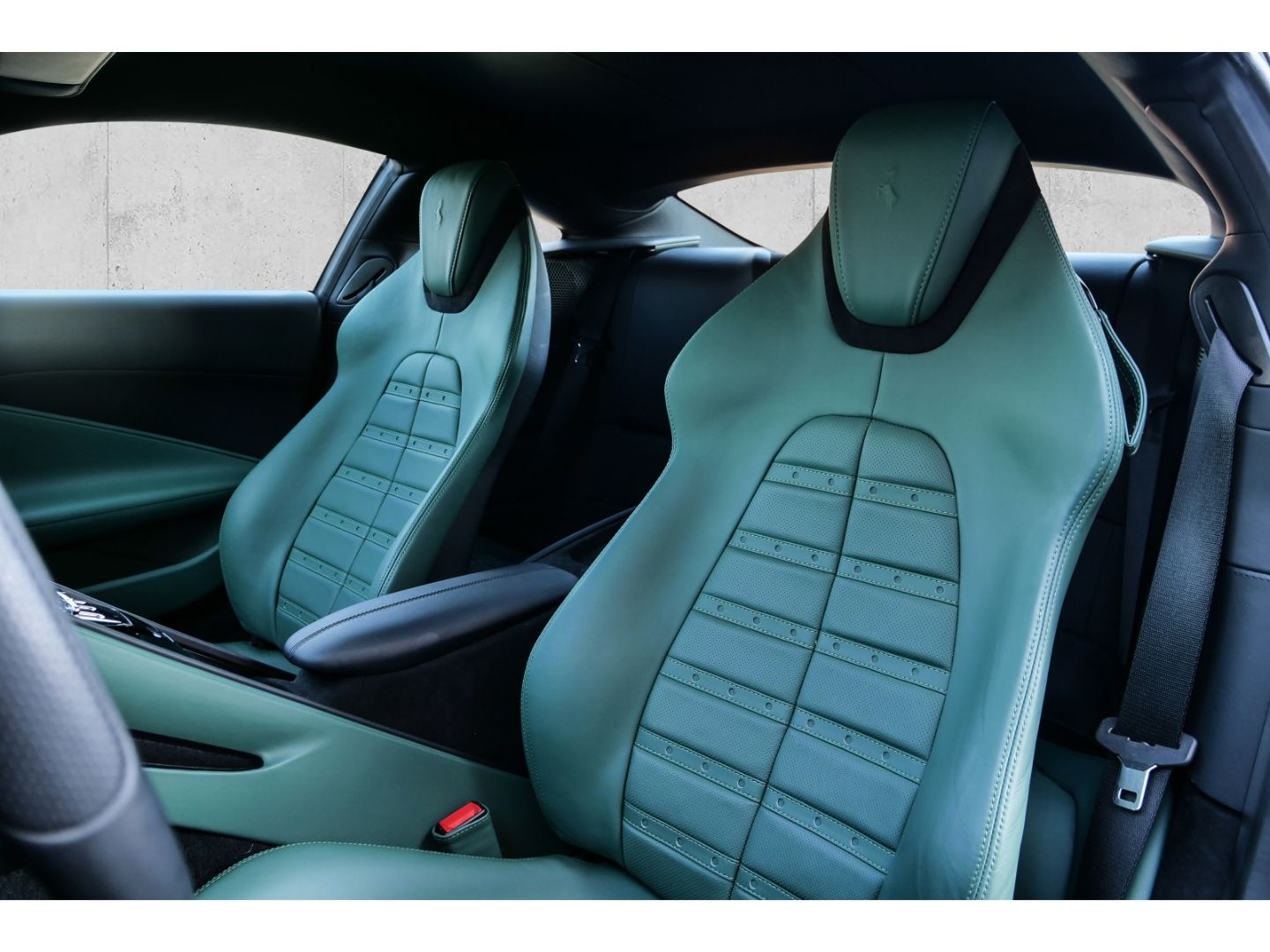Ferrari Roma *MagneRide*CarPlay*Daytona-Design*Passenger foto 15