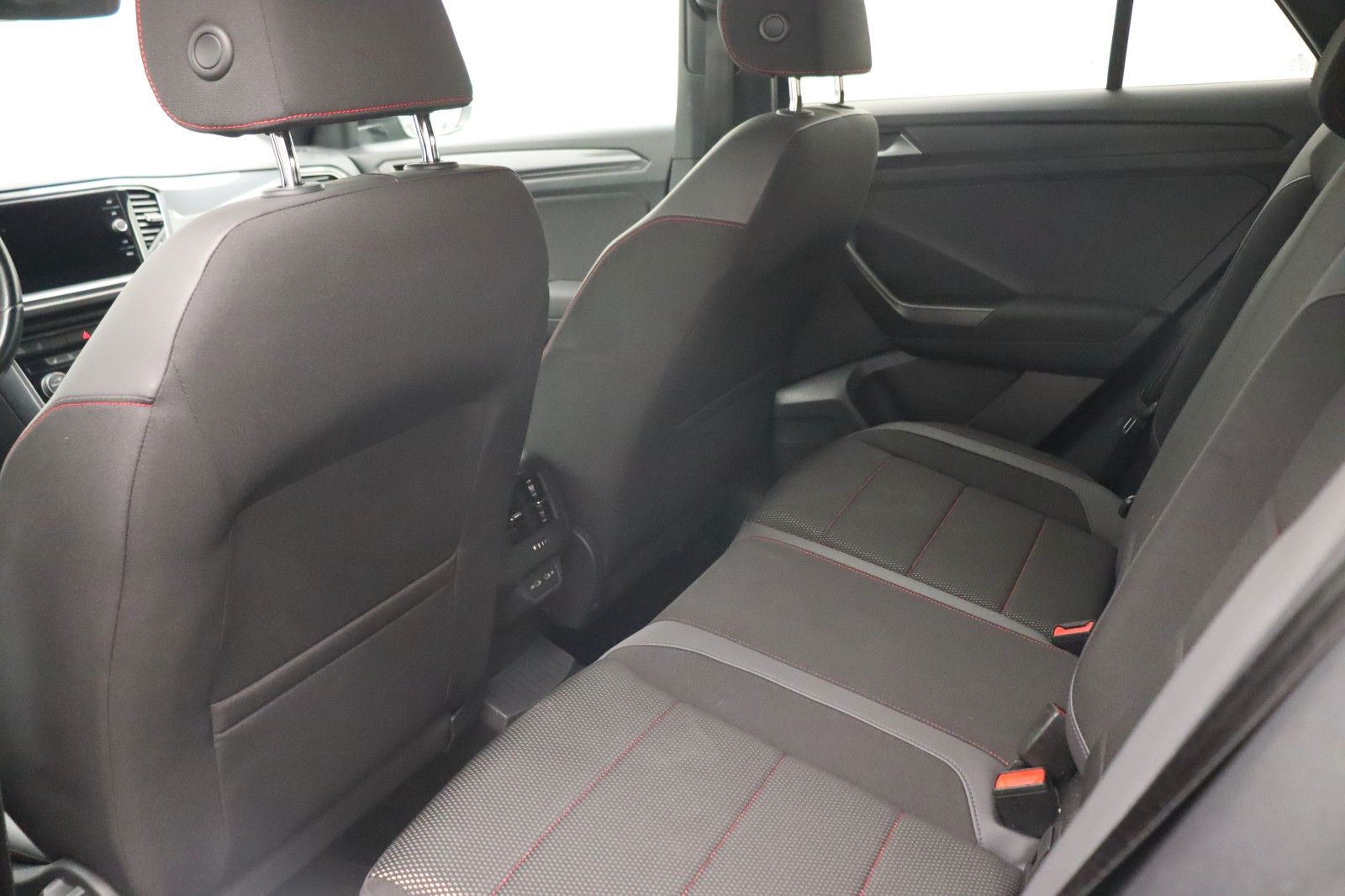 Fahrzeugabbildung Volkswagen T-Roc Sport  ACC Navi DSG LED