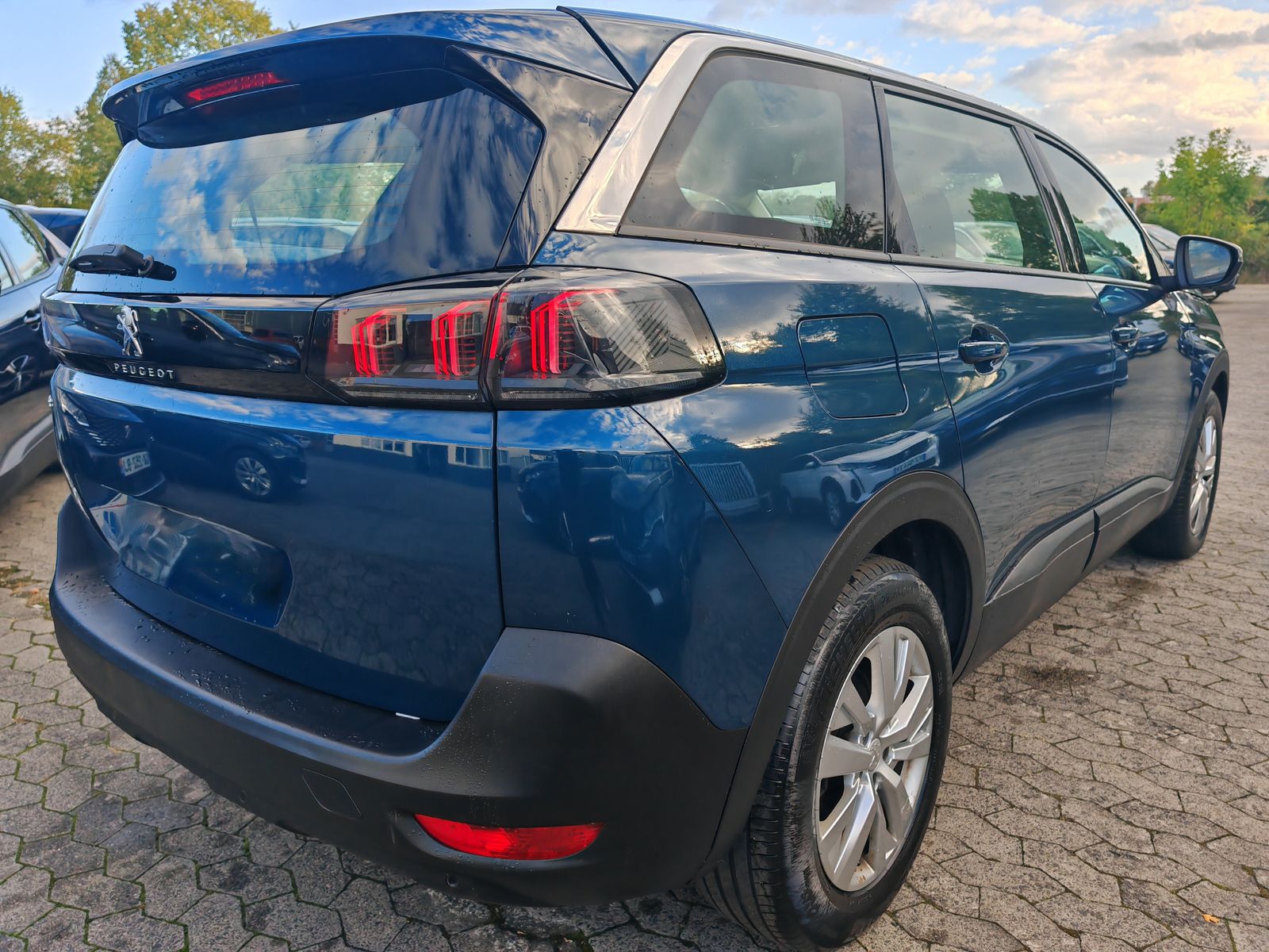 Peugeot 5008 Active Pack 1.5 HDi 130CV 7-Sitze imagem 3