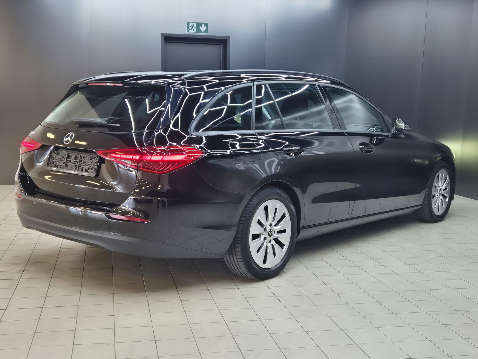 Fahrzeugabbildung Mercedes-Benz C 180 T CGI 9G NAVI+LED+SHZ+KAMERA+TEMP+DAB+LM