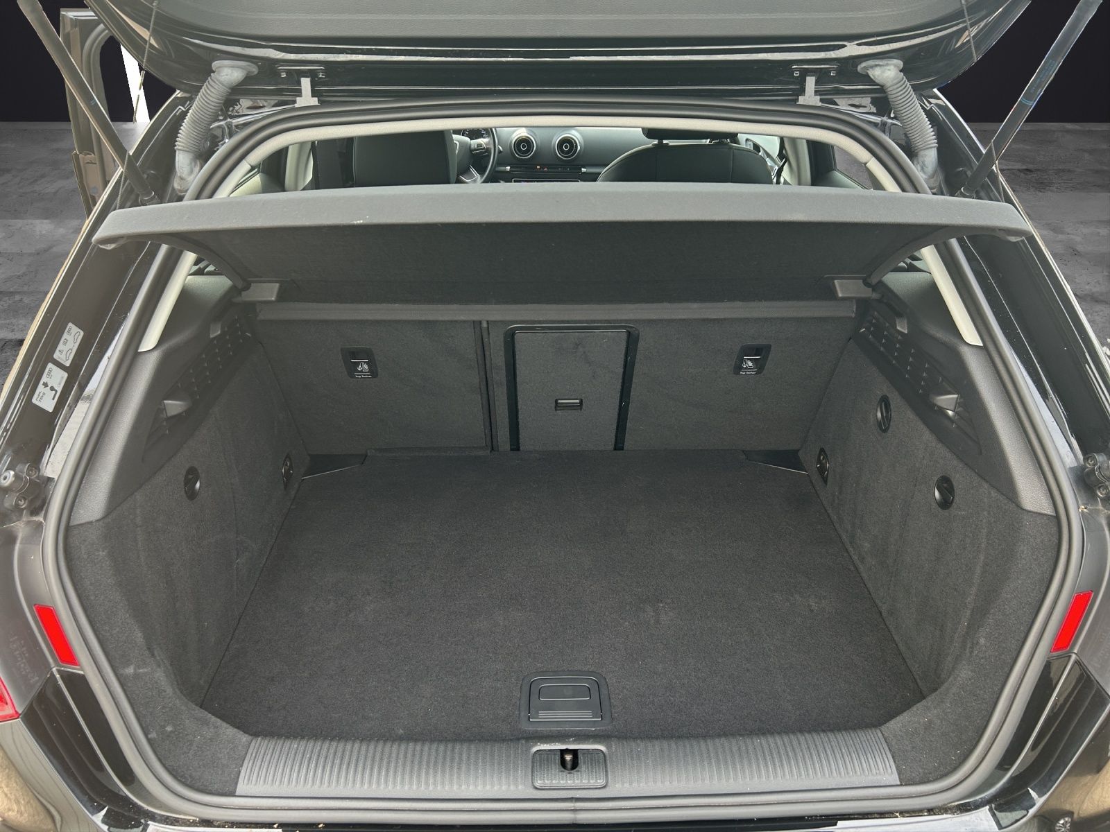 Fahrzeugabbildung Audi A3 Sportback TSI Ambiente S-tronic AHK Xenon Nav