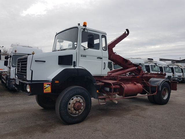 Renault C 260.19 4x4 SINPAR - GUIMA HOOKLIFT