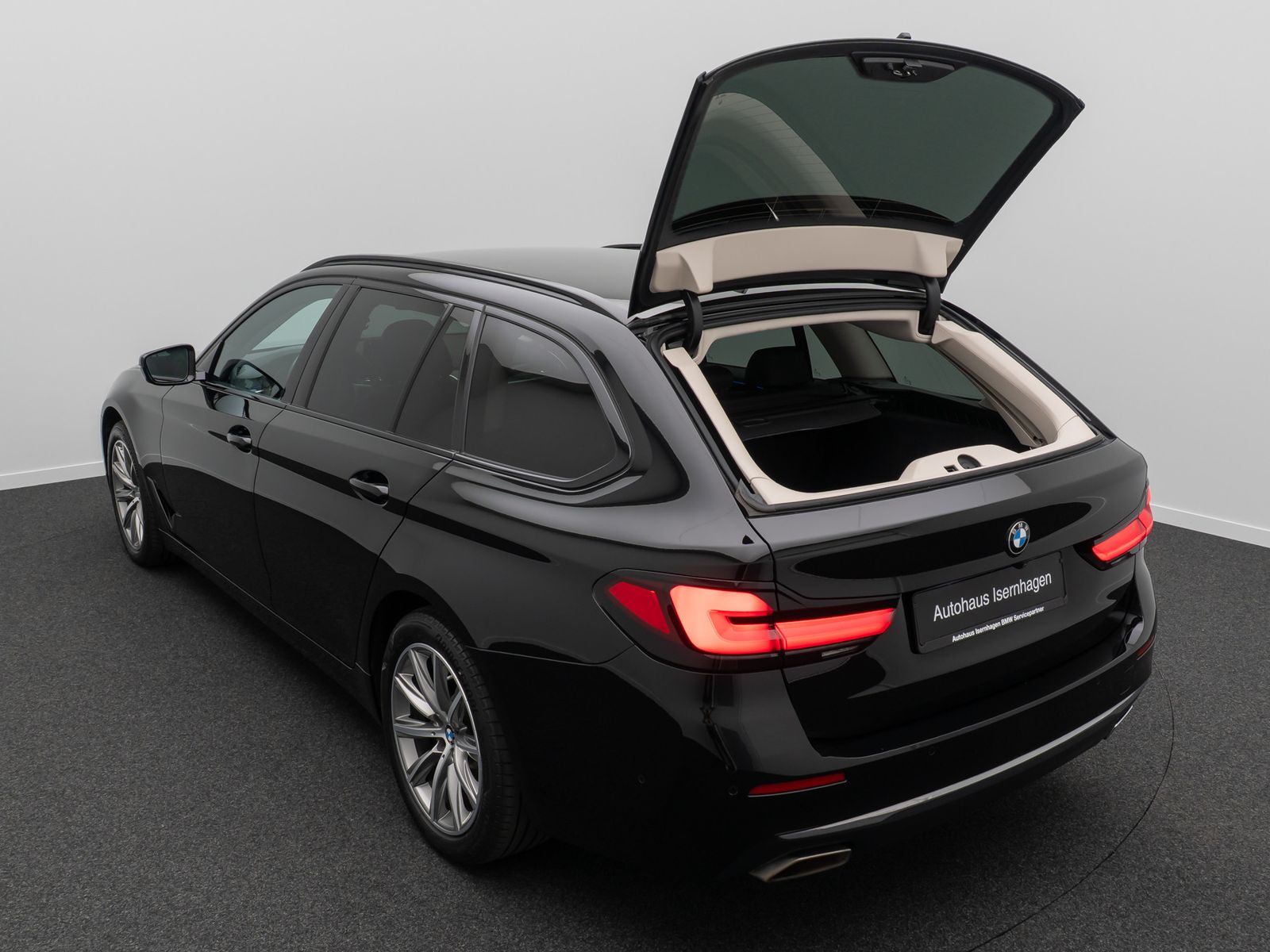 Fahrzeugabbildung BMW 530i xD Luxury Line DAB Kamera HiFi Sportstz 18"