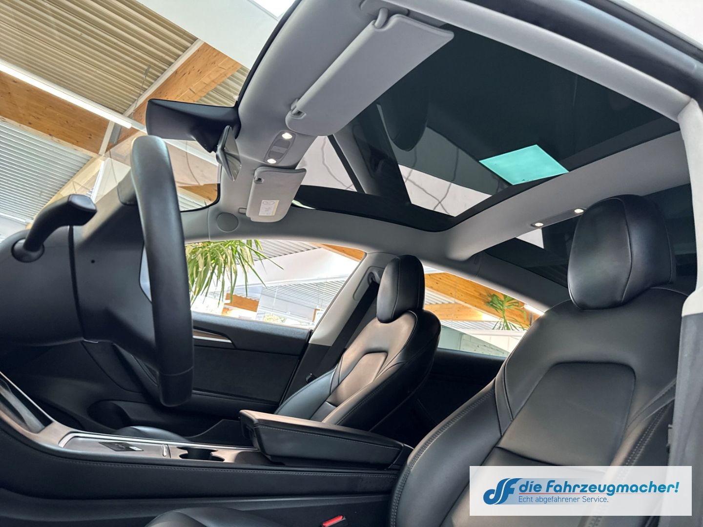 Fahrzeugabbildung Tesla Model 3 Basis RWD Soundsystem ACC El. Heckklappe