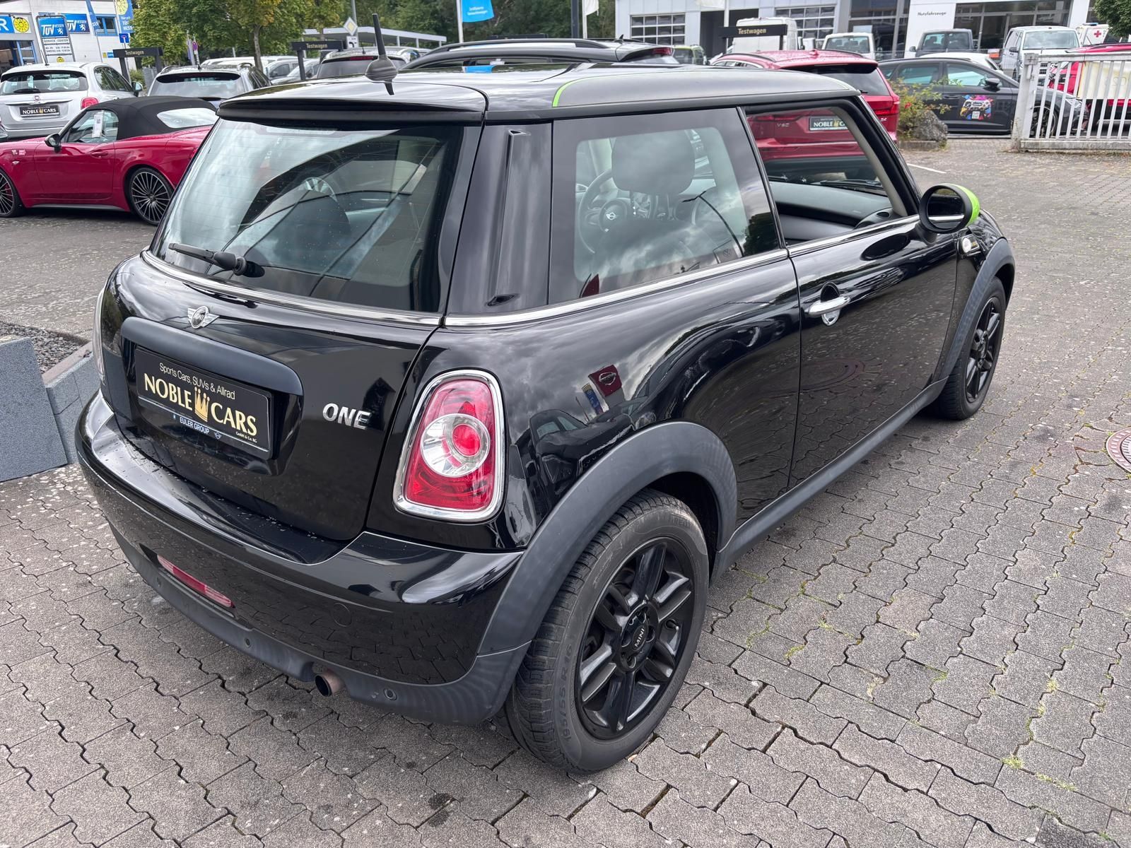 Fahrzeugabbildung MINI One Brick Lane KLIMA LED PDC 16"