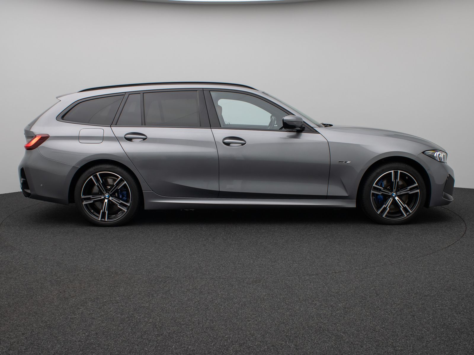 Fahrzeugabbildung BMW 330e xD M Sport Pro Panorama Kamera HUD DAB H/K