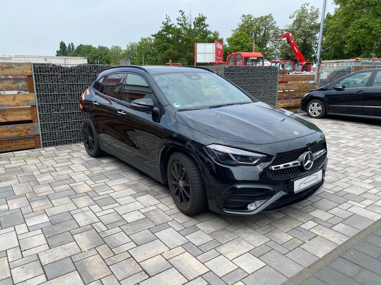 Fahrzeugabbildung Mercedes-Benz GLA 200 AMG/Pano/DIS/360/AHK/M-BEAM/