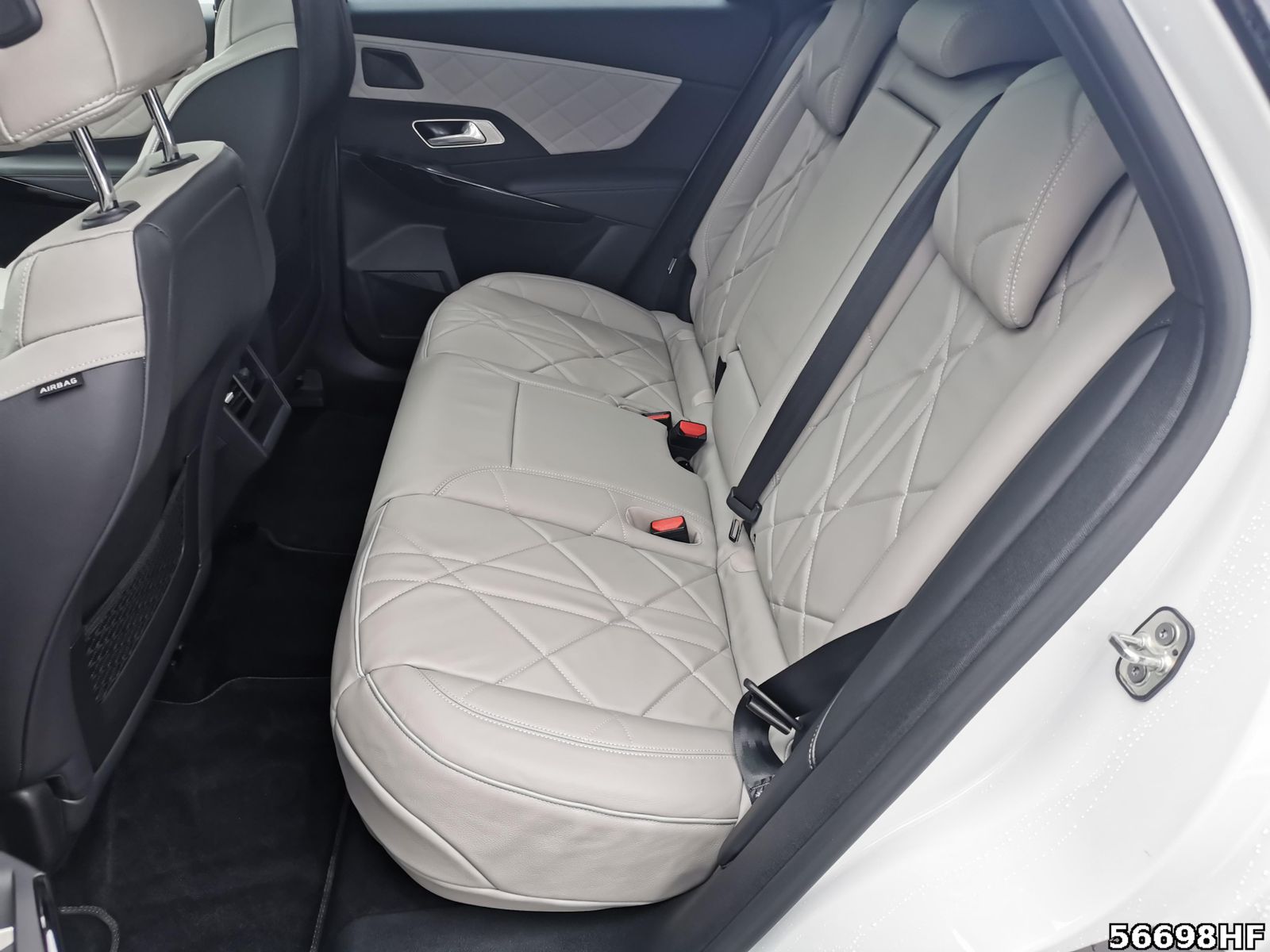 Fahrzeugabbildung DS Automobiles DS7 Crossback Hybrid 4x4, Rivoli