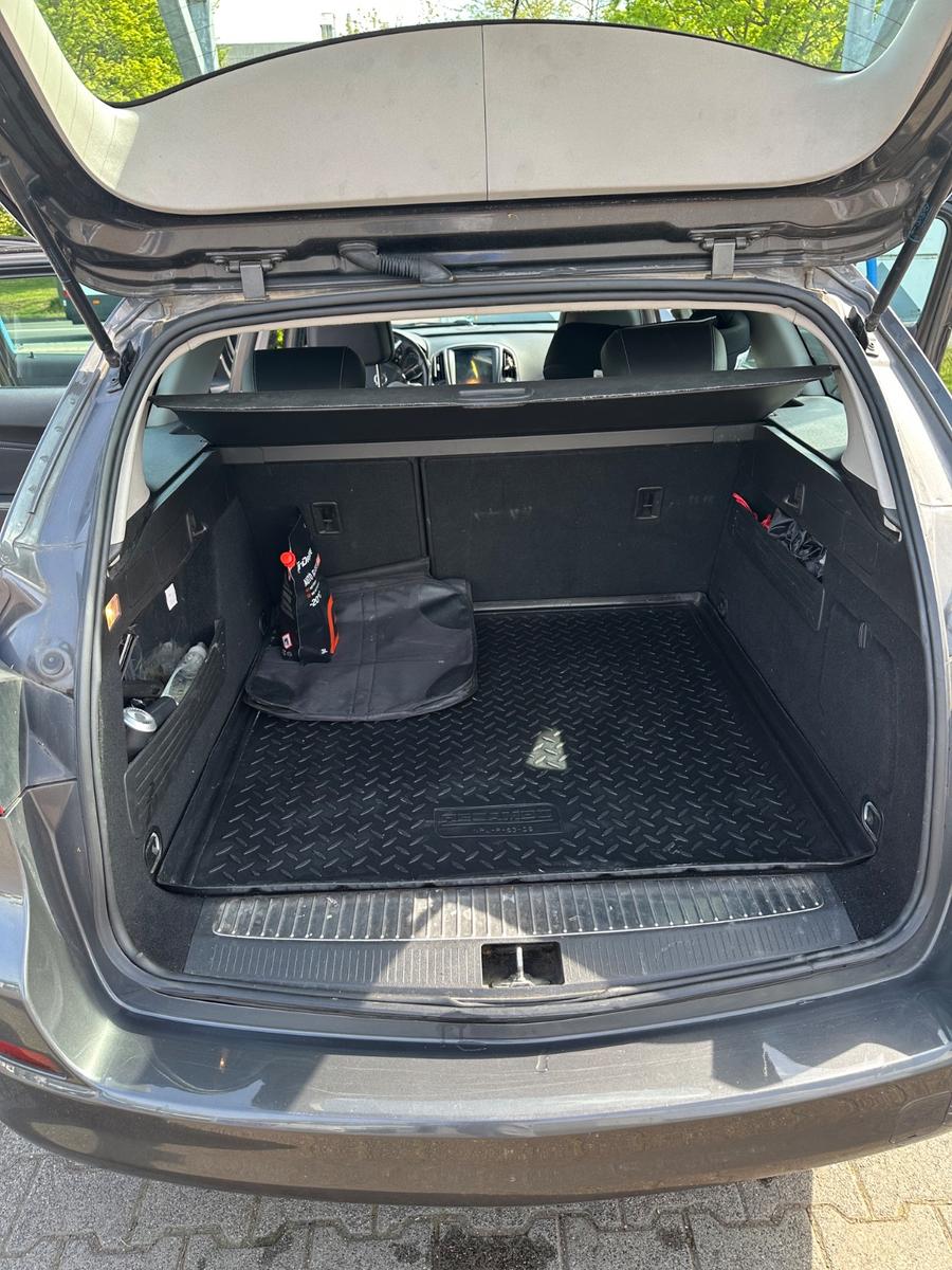Opel Astra 2011 — photo 5