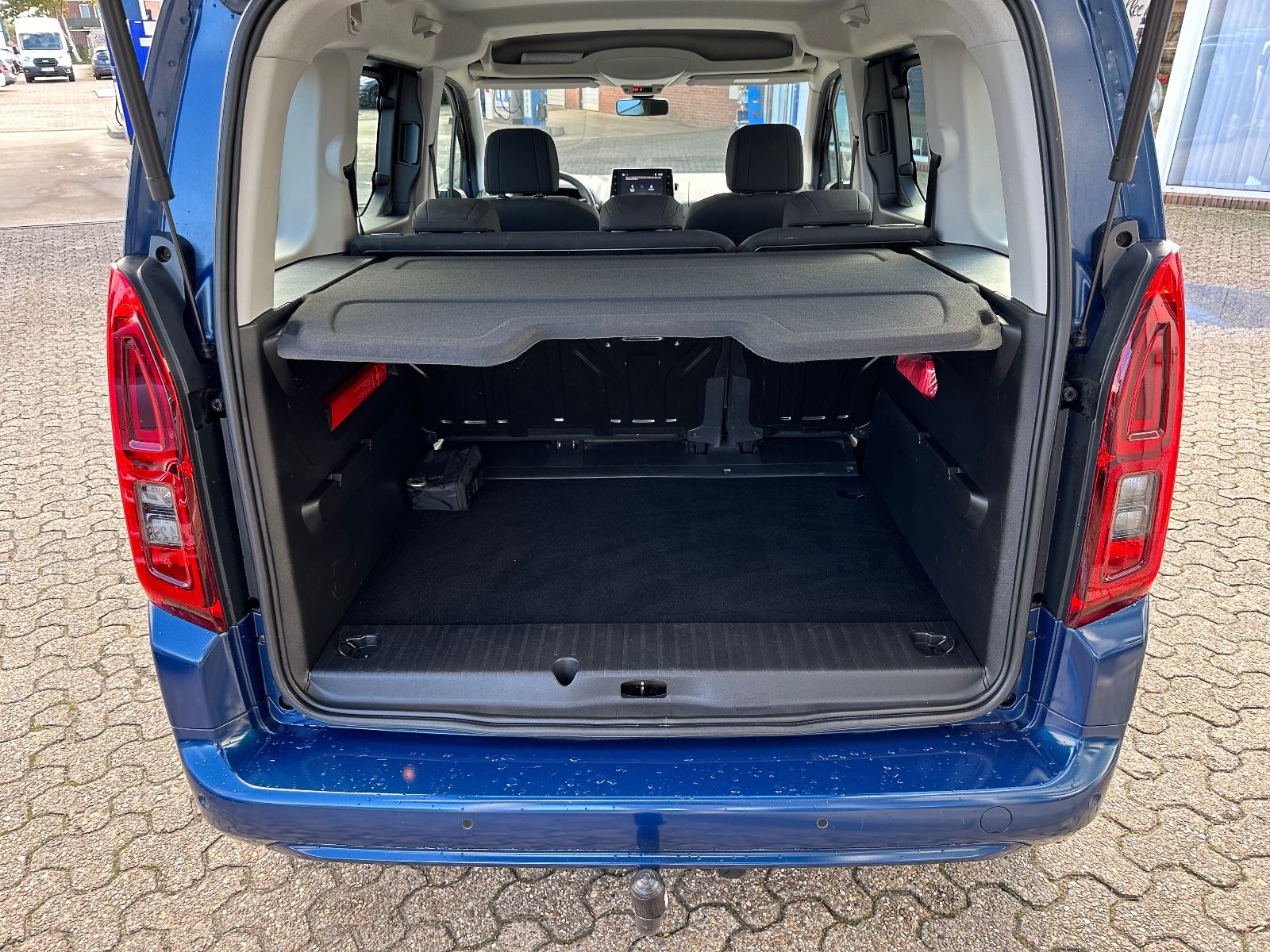 Fahrzeugabbildung Opel Combo Life 1.5 D Edition AHK/SHZG/Parkpilot/GRA