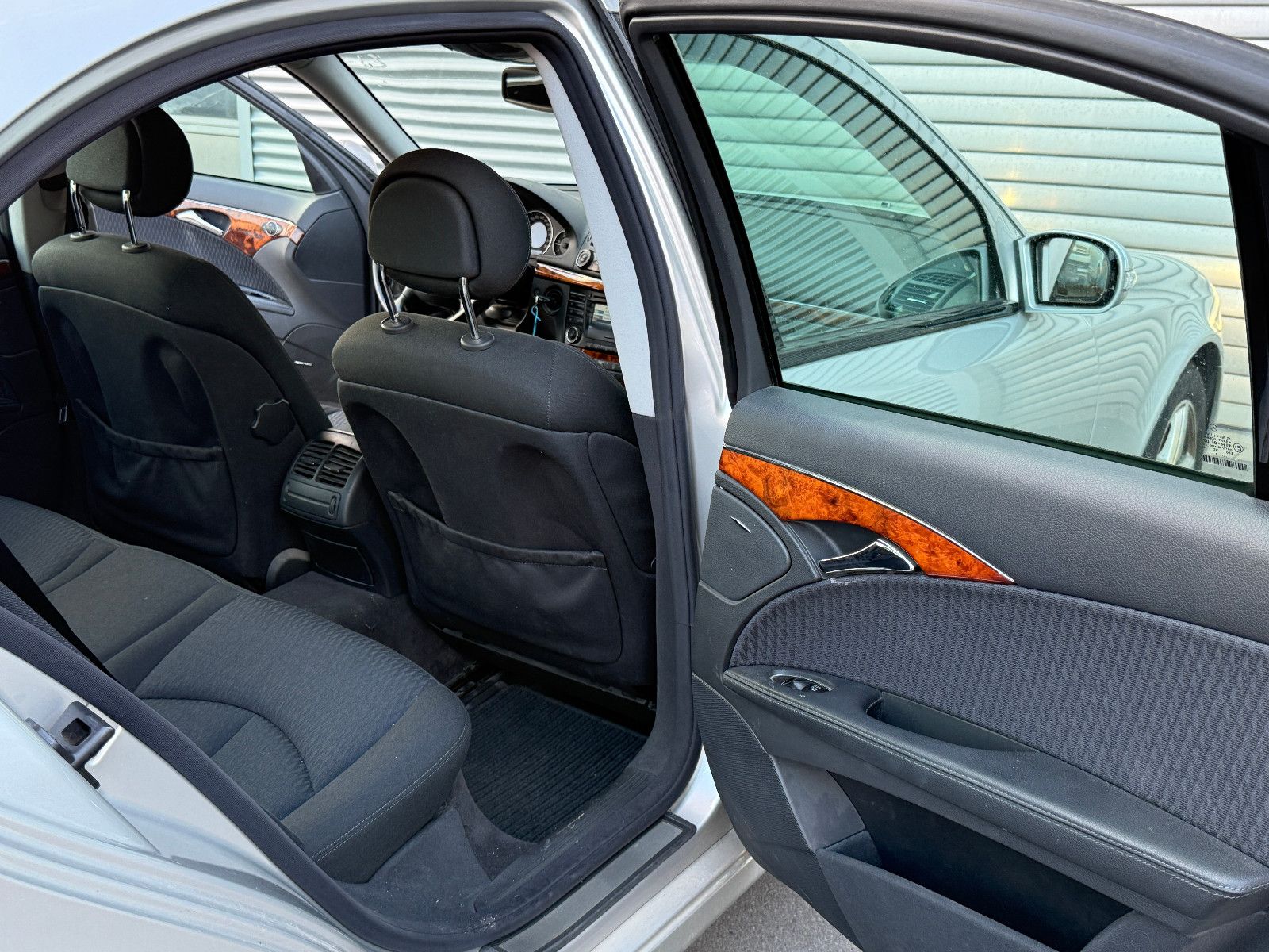 Fahrzeugabbildung Mercedes-Benz E 320 CDI Elegance Aut AHK GRA Xenon Navi H/K