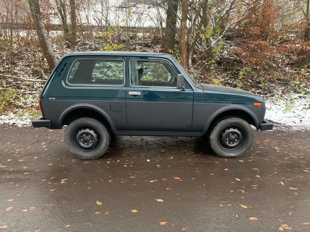 Lada NIVA 1.7i  ONLY 4X4 TÜV 1/26  AHK   BJ2008 SERVO