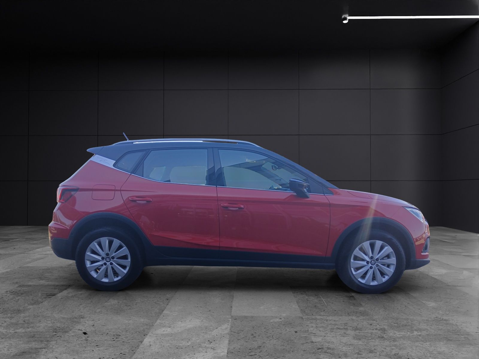 Fahrzeugabbildung SEAT Arona TSI Xcellence DSG LED AHK Navi ACC RFK SH