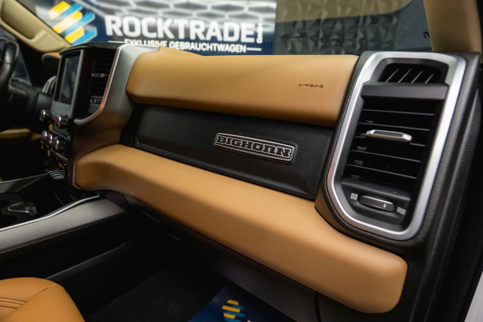 Fahrzeugabbildung Dodge RAM 5.7 V8 HEMI 4x4 OFFROAD LONGBED Night-Paket