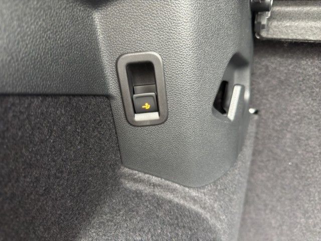 Golf R-Line 1.5 l eTSI DSG NAVI+WR+AREAVIEW+LED+