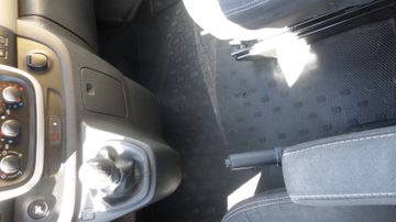 Renault Trafic Expression L2H1 1,6 dCi 145 PS 8 Sitze AH