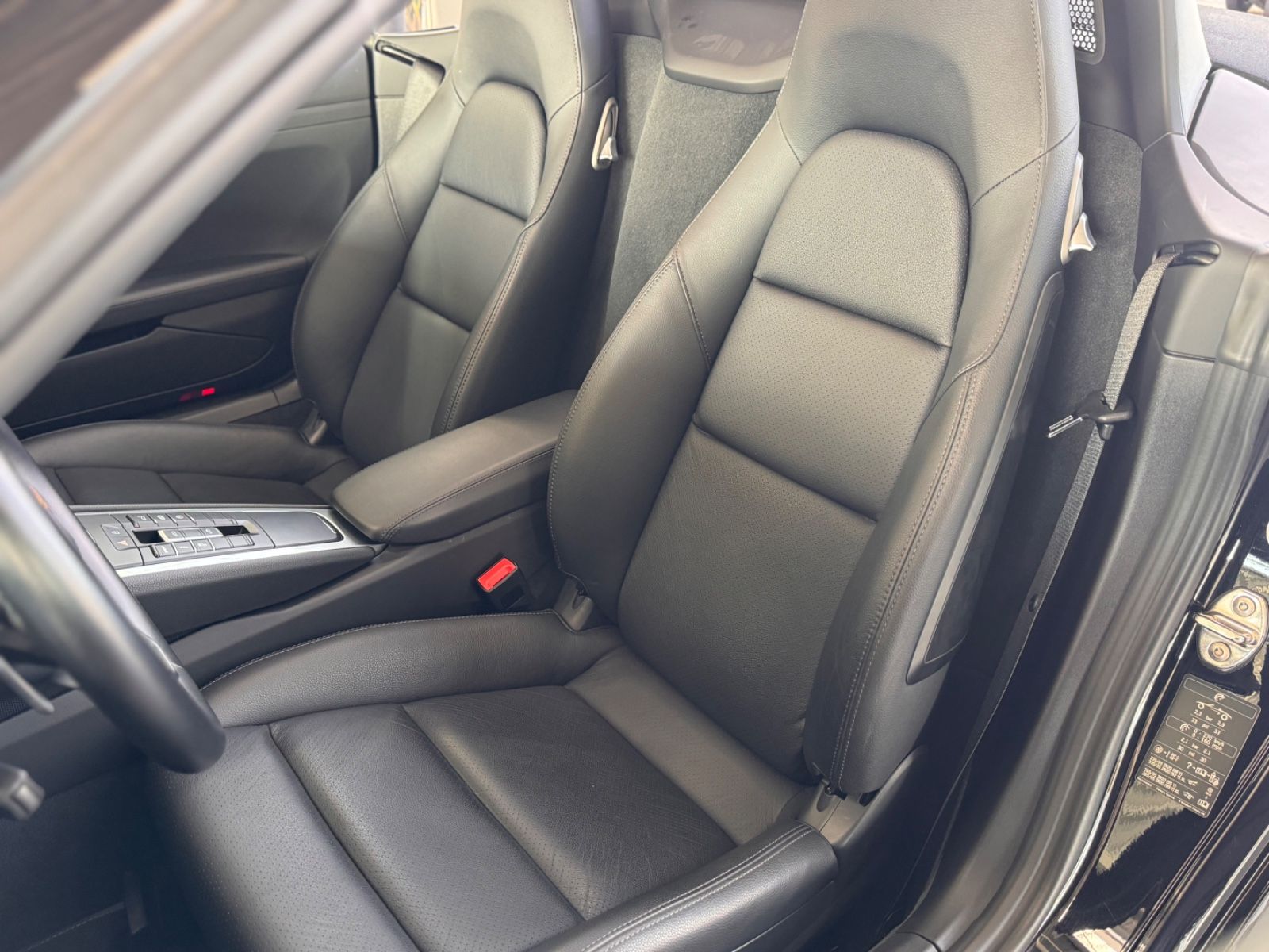 Fahrzeugabbildung Porsche 718 Boxster 2.0 "Bi-Xenon PASM Sport-Auspuff"