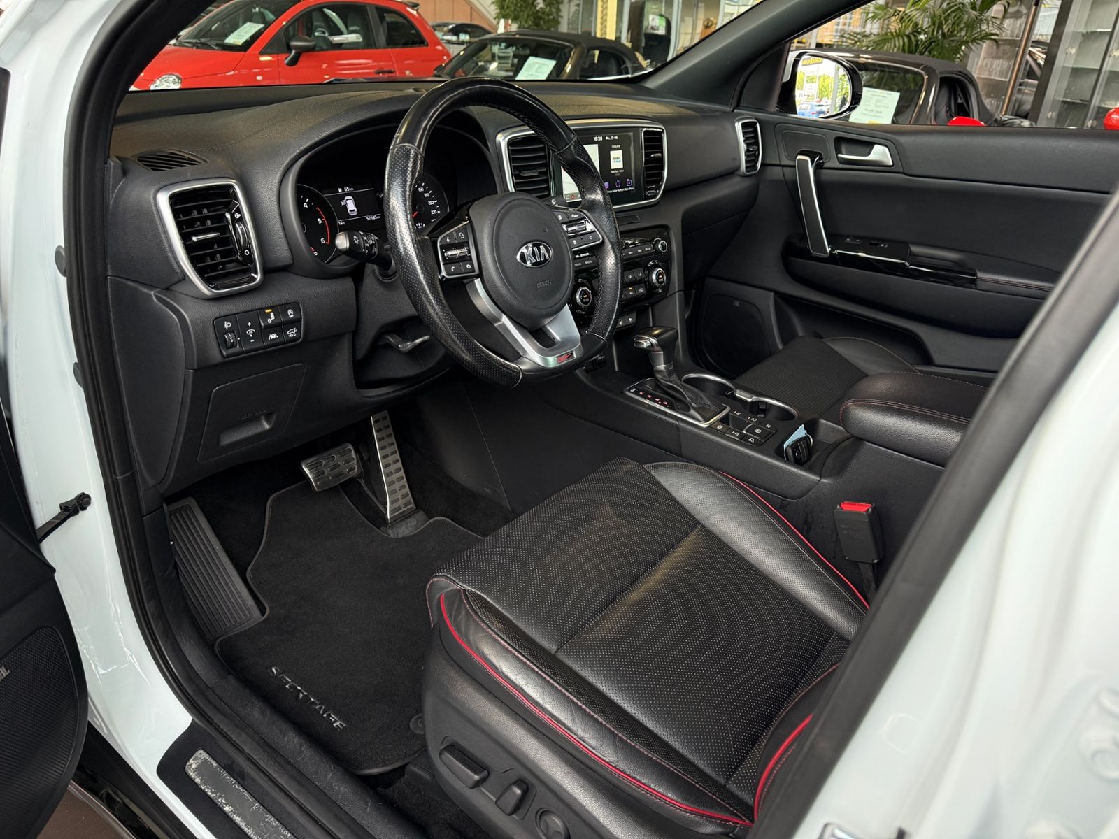 Fahrzeugabbildung Kia Sportage GT-Line 4WD PANO LED LEDER 19"