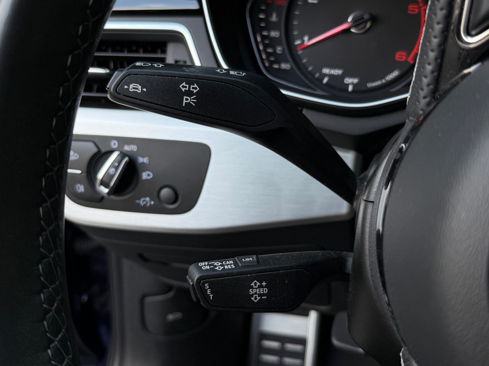 Fahrzeugabbildung Audi A4 Avant 40 TDI S-tr. S Line LED+NAV+KAM+SHZ+MFL