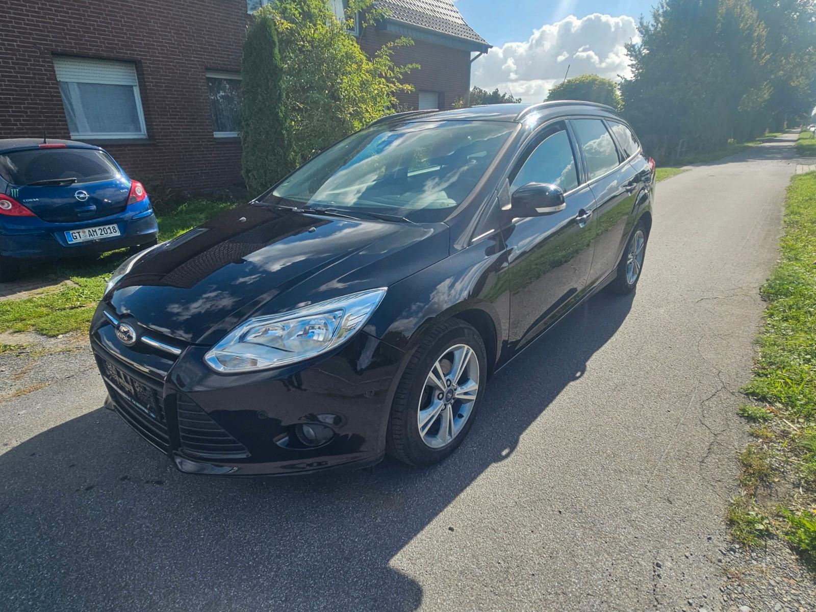 Ford Focus 2014 — interior