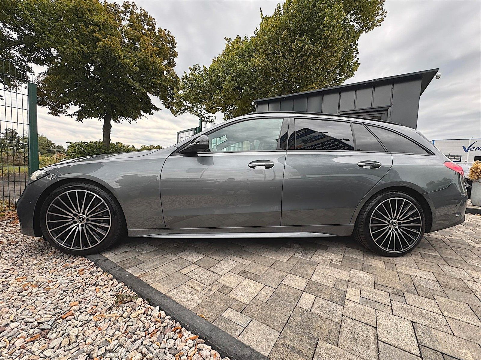 Fahrzeugabbildung Mercedes-Benz C 200 T AMG Night *Burmester*LED*DAB*1.Hand*