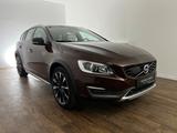 Volvo V60 D4 CROSS COUNTRY/ 190 PS/ 1.HAND/ ACC/SPUR/ - scheckheftgepflegte Volvo V60 Cross Country