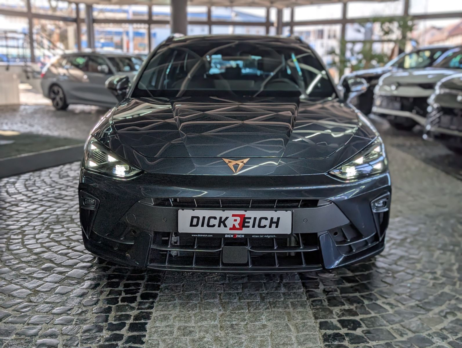 Fahrzeugabbildung CUPRA Leon 1.5 e-Hybrid PLUG-IN LED INTELIG-DRIVE EDGE