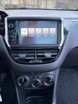 Peugeot 208 1.6 Active BlueHDi 100 STOP & START Active - Peugeot 208: Von Privat