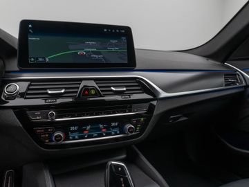 Fahrzeugabbildung BMW 520d M Sport Kamera DAB HiFi Stop&Go Komfort