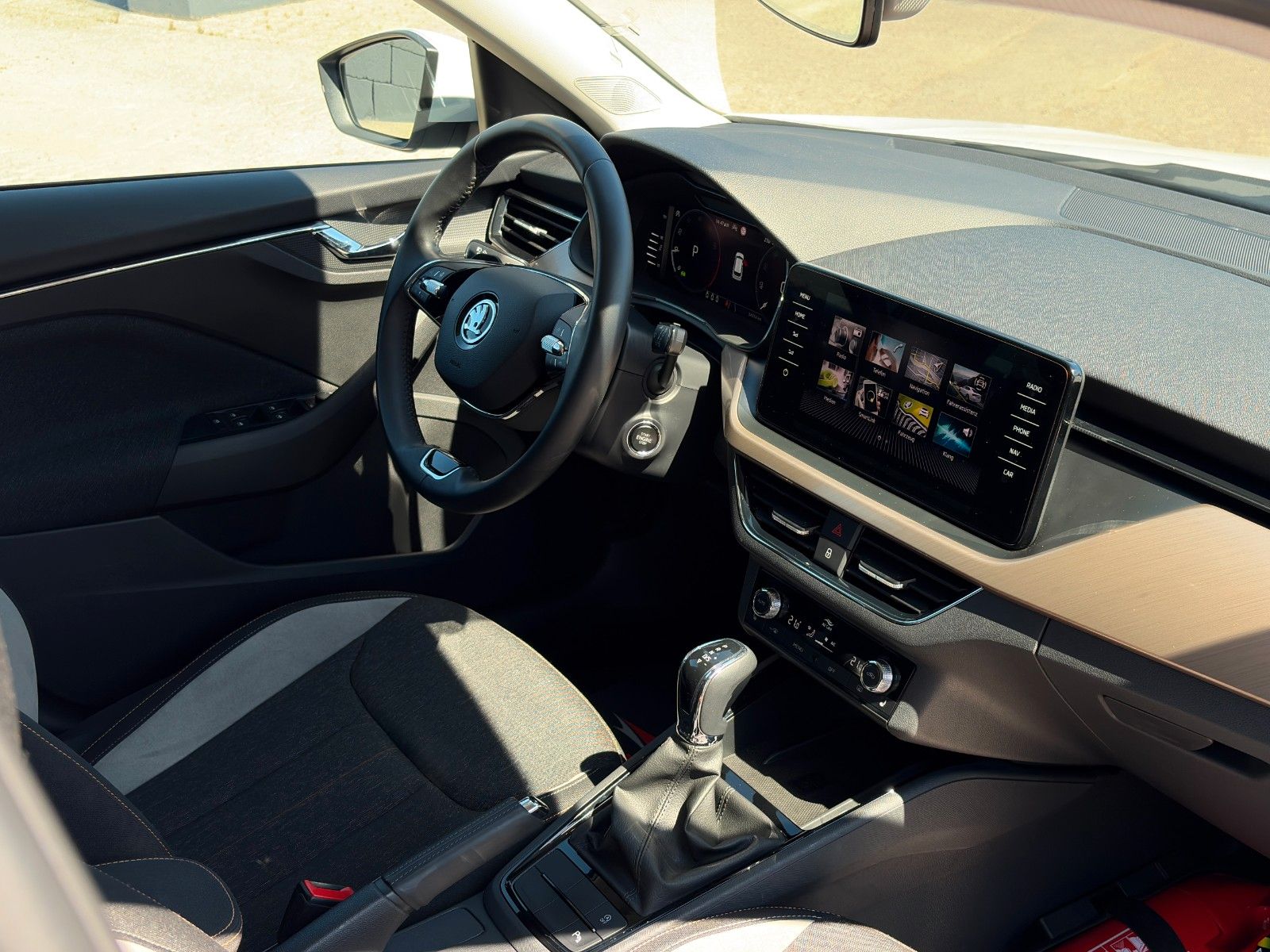 Fahrzeugabbildung SKODA Kamiq 1.0 TSI DSG Style CarPlay LED ACC CAM LHZ