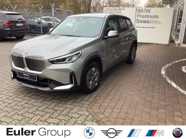 BMW iX1 eDrive 20 AHK-klappbar AHK Navi digitales Co